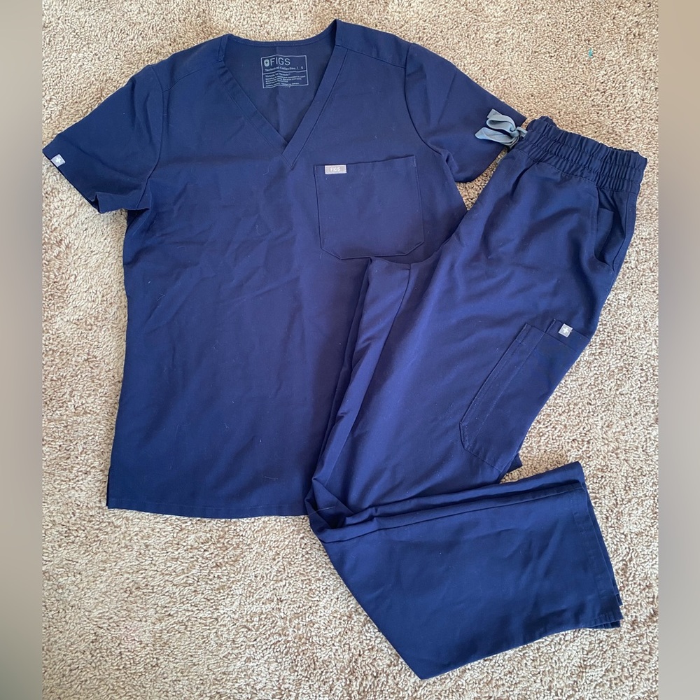 FIGS Navy Blue scrub set. S one pocket top and S Yola high waisted skinny bottom